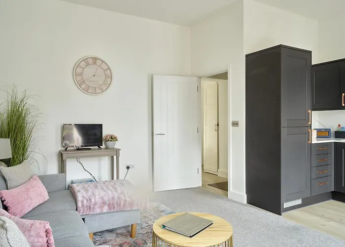 Curb Properties - Super 2 Bed Apartment 5 Min From Town Centre